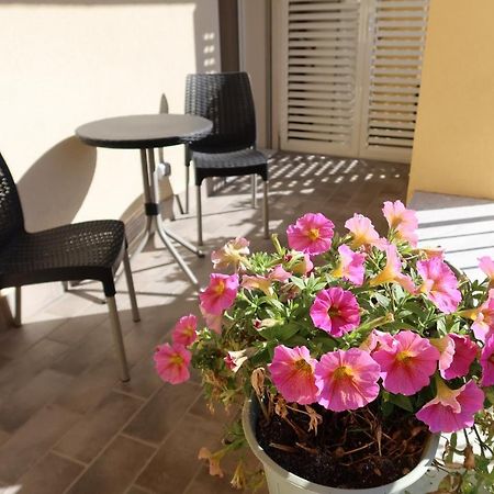 La Casa Di Loris Apartment Сарцана Екстериор снимка