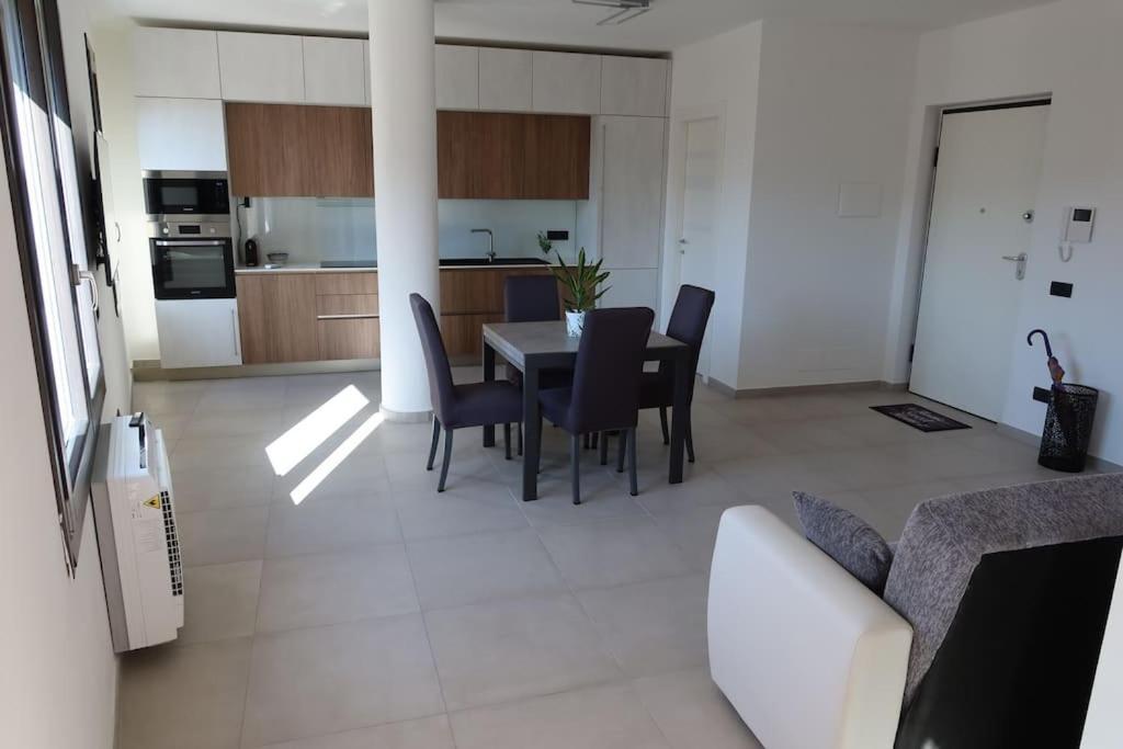 La Casa Di Loris Apartment Сарцана Екстериор снимка