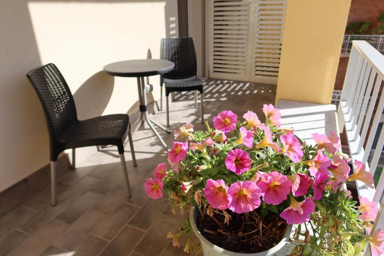 La Casa Di Loris Apartment Сарцана Екстериор снимка